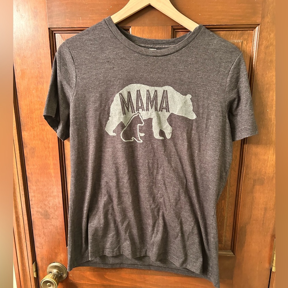 💜 CLEARANCE 2/5 THREAD TANK Cute Mama Bear Gray  graphic tee. Size L